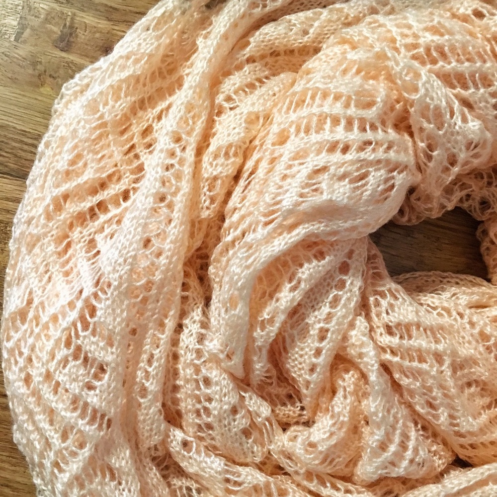 💥FREE💥 with purchase NWOT Knitted Infinity Scarf